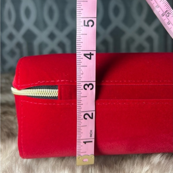 Velvety Red Estée Lauder Cosmetic Case Large, Handle, Bow, Gold Accented Zipper - Picture 5 of 16